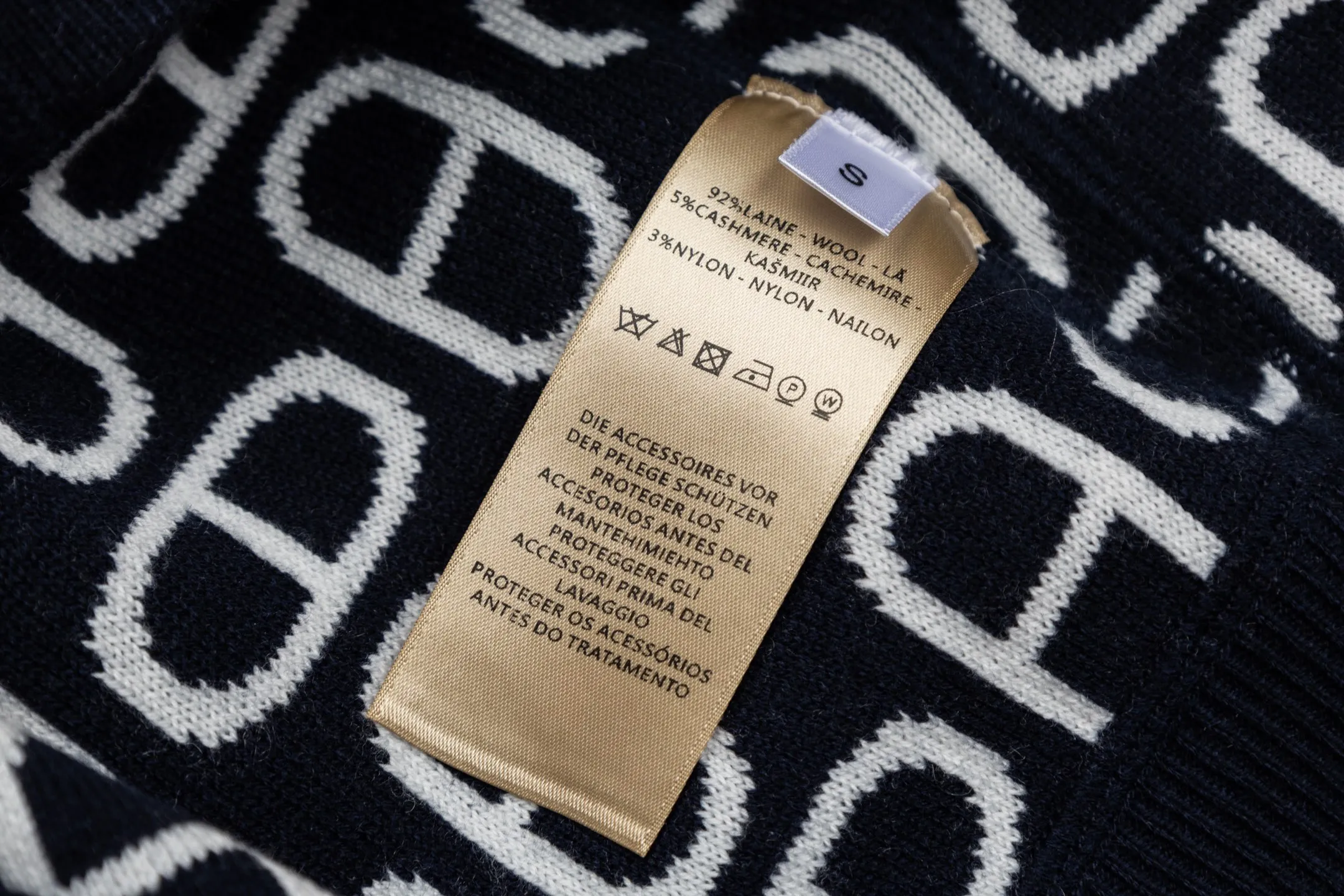 Hermes 26FW ， ， ， 。 Navy Blue ， ； Classic ，Retro ， 。 ， Breathable， 。Classic ， ， 。 ， ， 。 ， 。 ， ， 。 ， 。 ， ， 。 Size:S-M-L